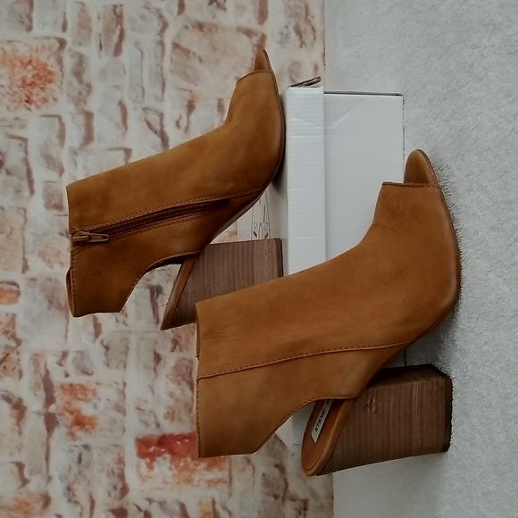 New Steve Madden Tulusa Peep Toe Booties - Picture 3 of 10
